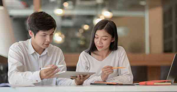 手机可以用湿巾擦